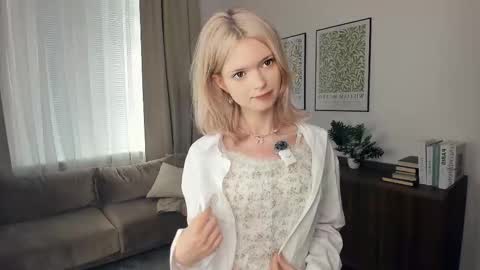 Snapshot of cutebrutality chatting on 10-01-25, 08:31 Alice online show from 10-01-25, 08:31