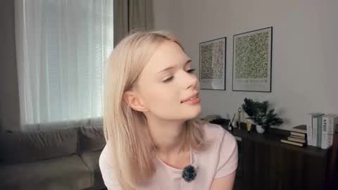 Snapshot of cutebrutality chatting on 10-04-25, 08:45 Alice online show from 10-04-25, 08:45