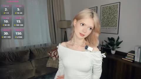 Snapshot of cutebrutality chatting on 10-06-25, 08:34 Alice online show from 10-06-25, 08:34