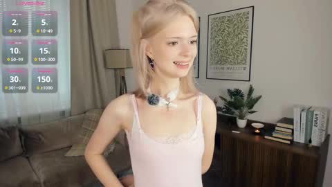 Snapshot of cutebrutality chatting on 10-14-25, 08:15 Alice online show from 10-14-25, 08:15