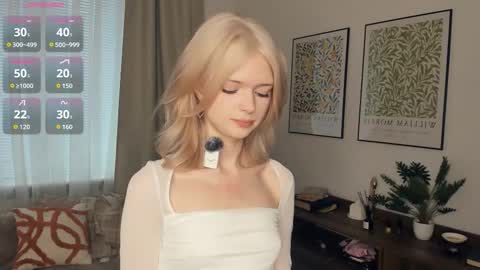 Snapshot of cutebrutality chatting on 10-17-25, 08:17 Alice online show from 10-17-25, 08:17