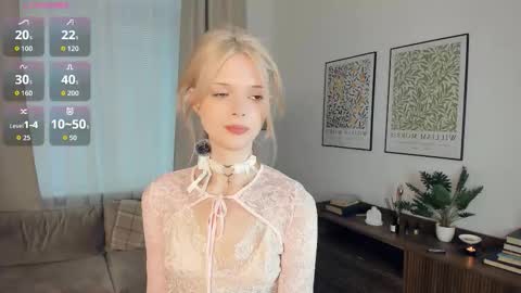 Snapshot of cutebrutality chatting on 10-20-25, 07:53 Alice online show from 10-20-25, 07:53