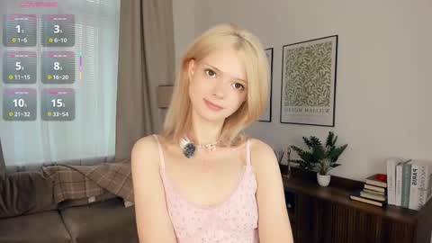 Snapshot of cutebrutality chatting on 10-23-25, 08:24 Alice online show from 10-23-25, 08:24