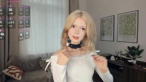 Snapshot of cutebrutality chatting on 10-30-25, 07:32 Alice online show from 10-30-25, 07:32