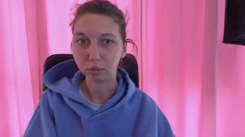 Snapshot of cuteellii chatting on 10-17-25, 09:56 Elli online show from 10-17-25, 09:56