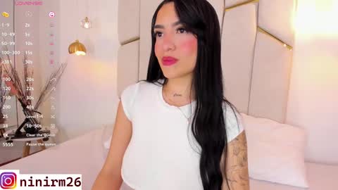 Snapshot of cutegirl__nini chatting on 02-18-25, 04:26 andre online show from 02-18-25, 04:26