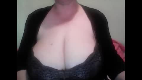 Snapshot of cutejessytom chatting on 06-05-26, 02:23 Jessy online show from 06-05-26, 02:23