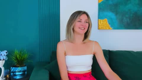 Snapshot of cutemirage chatting on 09-22-25, 02:41 cutemirage online show from 09-22-25, 02:41