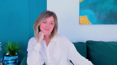 Snapshot of cutemirage chatting on 09-26-25, 02:43 cutemirage online show from 09-26-25, 02:43