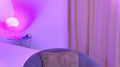 Snapshot of cutemirage chatting on 10-17-25, 02:52 cutemirage online show from 10-17-25, 02:52