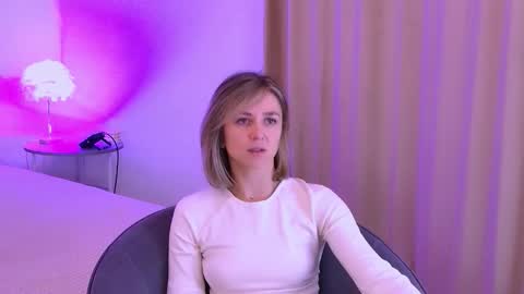 Snapshot of cutemirage chatting on 10-21-25, 02:18 cutemirage online show from 10-21-25, 02:18