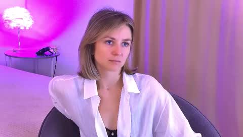 Snapshot of cutemirage chatting on 10-22-25, 02:28 cutemirage online show from 10-22-25, 02:28