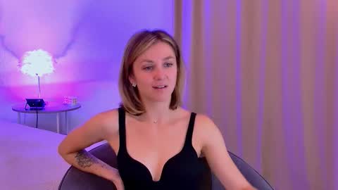 Snapshot of cutemirage chatting on 10-29-25, 03:03 cutemirage online show from 10-29-25, 03:03