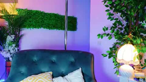 Snapshot of cuteness__girl chatting on 09-25-25, 06:06 cuteness__girl online show from 09-25-25, 06:06