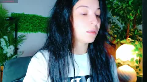 Snapshot of cuteness__girl chatting on 10-27-25, 06:17 cuteness__girl online show from 10-27-25, 06:17