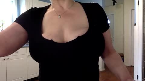 CuteNlil online show from 09-22-25, 06:10