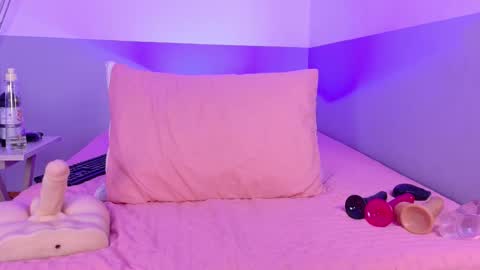 cutepetitee online show from 03-26-26, 07:52