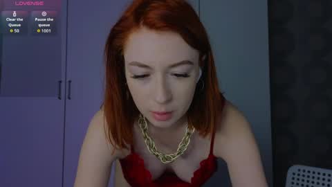 Snapshot of cuteroxyfoxyy chatting on 06-06-26, 08:52 Roxy online show from 06-06-26, 08:52