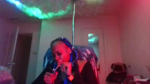 mary mack online show from 02-05-25, 01:37
