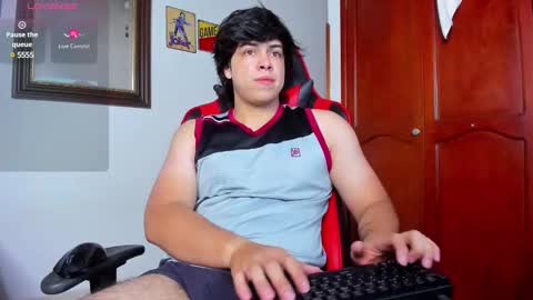 Snapshot of cuteznowyy chatting on 12-17-24, 01:39 Ask me online show from 12-17-24, 01:39