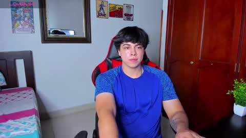 Snapshot of cuteznowyy chatting on 12-18-24, 10:46 Ask me online show from 12-18-24, 10:46