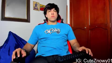 Snapshot of cuteznowyy chatting on 01-19-25, 07:04 Ask me online show from 01-19-25, 07:04