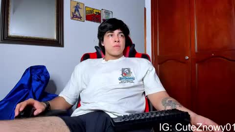 Snapshot of cuteznowyy chatting on 01-26-25, 08:56 Ask me online show from 01-26-25, 08:56