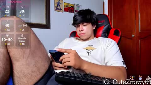 Snapshot of cuteznowyy chatting on 01-29-25, 12:22 Ask me online show from 01-29-25, 12:22