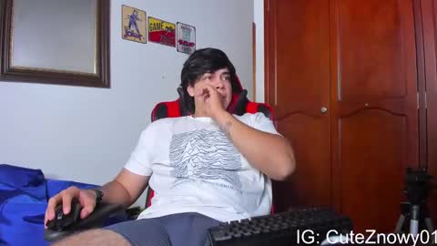 Snapshot of cuteznowyy chatting on 02-06-25, 12:33 Ask me online show from 02-06-25, 12:33