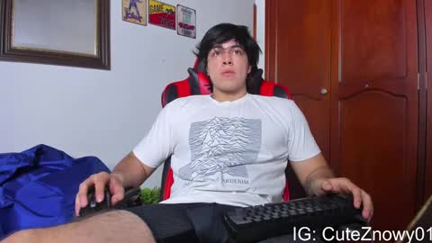 Snapshot of cuteznowyy chatting on 02-11-25, 10:50 Ask me online show from 02-11-25, 10:50