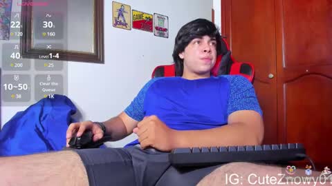 Snapshot of cuteznowyy chatting on 02-12-25, 10:59 Ask me online show from 02-12-25, 10:59