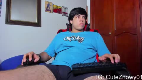 Snapshot of cuteznowyy chatting on 02-24-25, 08:47 Ask me online show from 02-24-25, 08:47