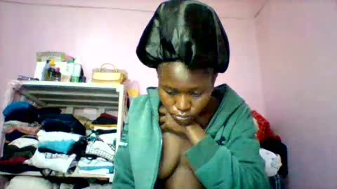 cutezola online show from 09-17-25, 02:57