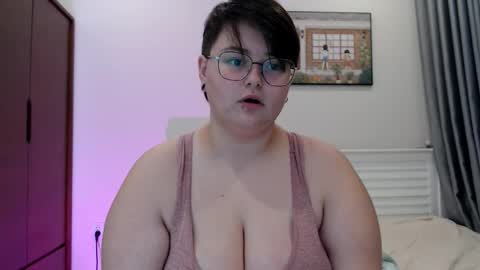 Snapshot of cutie_florence chatting on 09-14-25, 02:27 Sophie Lilith online show from 09-14-25, 02:27