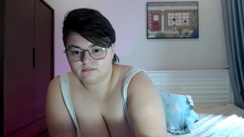 Snapshot of cutie_florence chatting on 09-21-25, 07:21 Sophie Lilith online show from 09-21-25, 07:21