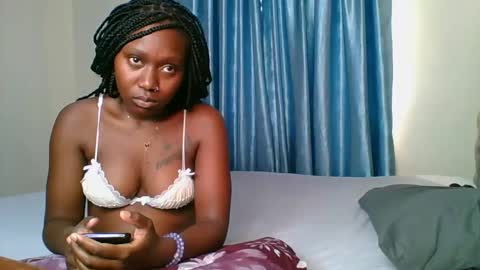 Snapshot of cutie_liqy chatting on 01-12-26, 12:32 Liqy online show from 01-12-26, 12:32