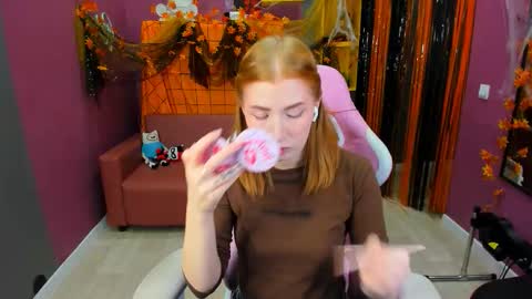 Snapshot of cutie_maniac chatting on 10-21-25, 08:37 Lina online show from 10-21-25, 08:37