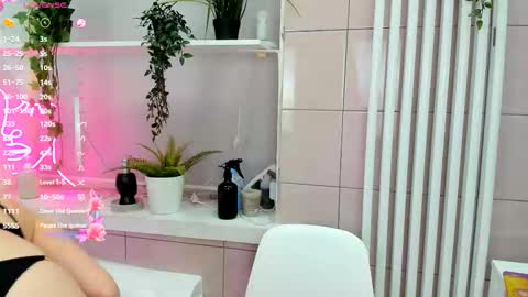 Snapshot of cutie_maniac chatting on 12-05-25, 02:03 Lina online show from 12-05-25, 02:03