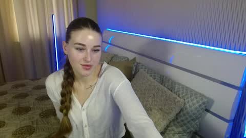 Snapshot of cutie_violet chatting on 11-12-25, 08:04 ViVi online show from 11-12-25, 08:04