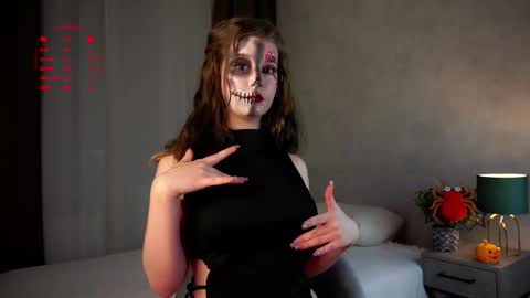 Nicole online show from 10-31-25, 12:28