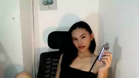 Snapshot of cutiee_lily2 chatting on 04-24-26, 12:24 cutiee_lily2 online show from 04-24-26, 12:24
