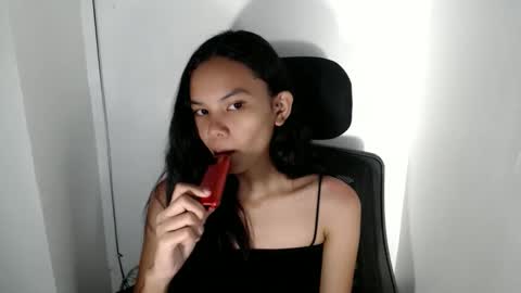 Snapshot of cutiee_lily2 chatting on 05-24-26, 01:21 cutiee_lily2 online show from 05-24-26, 01:21