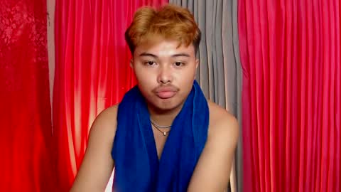 Snapshot of cutiepiejhon chatting on 02-09-25, 12:49 cutiepiejhon online show from 02-09-25, 12:49