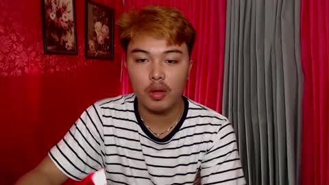 Snapshot of cutiepiejhon chatting on 02-15-25, 02:15 cutiepiejhon online show from 02-15-25, 02:15