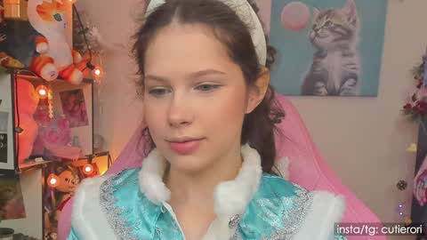 Rori  Instagram cutierori  online show from 12-30-24, 03:58
