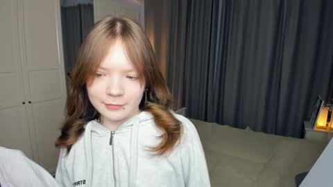 Snapshot of cuty_petite chatting on 03-05-26, 05:25 Anne online show from 03-05-26, 05:25