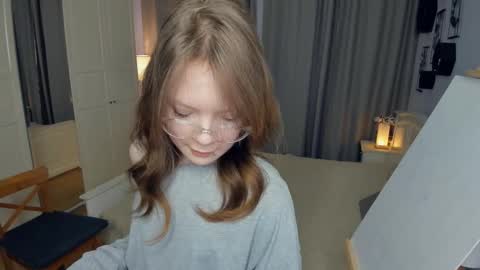 Snapshot of cuty_petite chatting on 03-08-26, 08:18 Anne online show from 03-08-26, 08:18