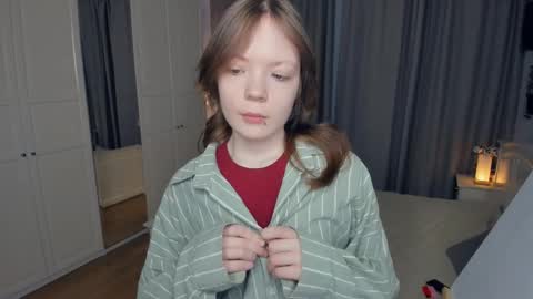 Snapshot of cuty_petite chatting on 03-09-26, 05:22 Anne online show from 03-09-26, 05:22