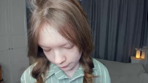 Snapshot of cuty_petite chatting on 03-13-26, 05:36 Anne online show from 03-13-26, 05:36