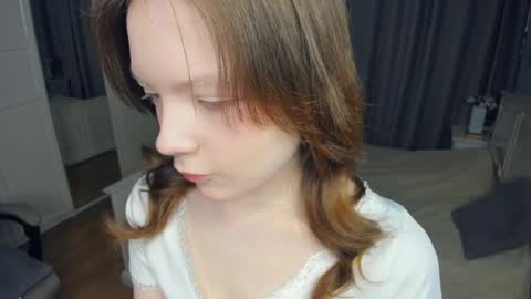 Snapshot of cuty_petite chatting on 04-03-26, 05:38 Anne online show from 04-03-26, 05:38